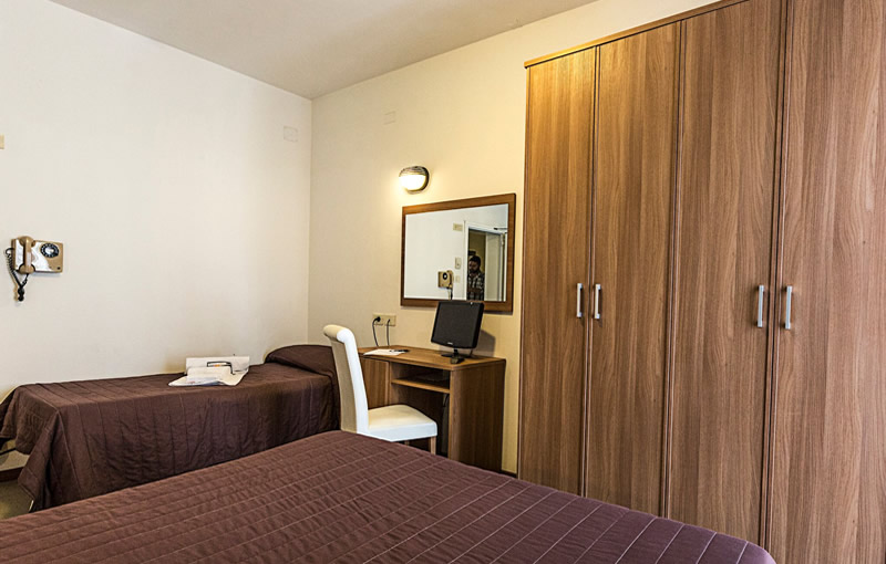 hotel riccione 2 stelle camera doppia