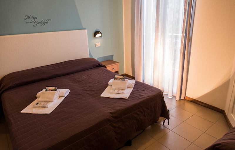 hotel riccione 2 stelle camera matrimoniale