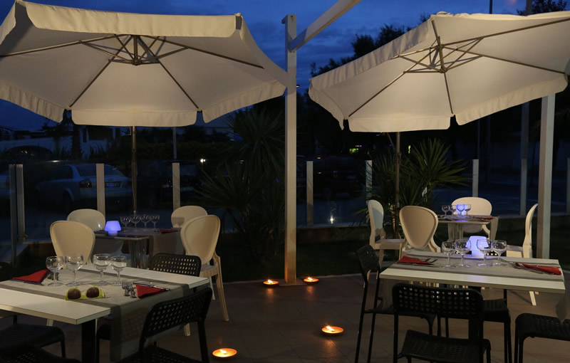 hotel riccione 2 stelle con giardino
