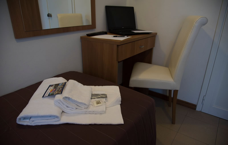 hotel riccione 2 stelle con tv sat