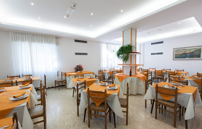 hotel riccione con sala ristorante climatizzata