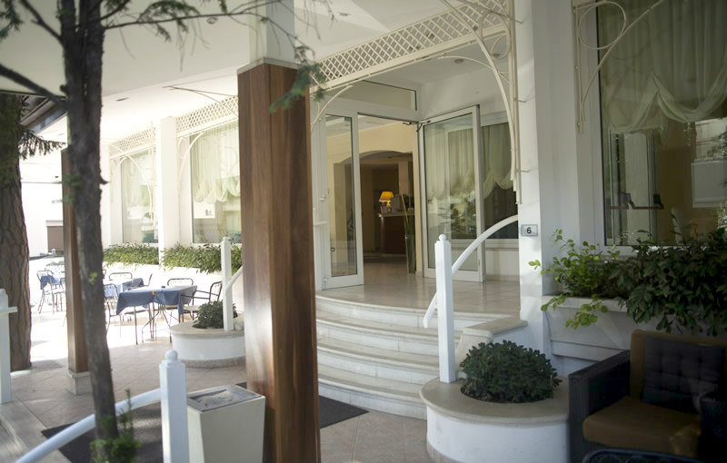 ingresso hotel riccione cannes