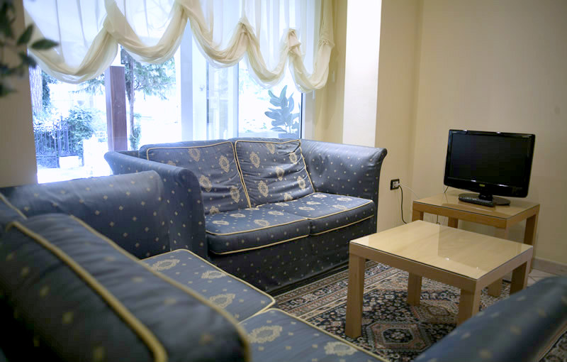 hotel riccione con sala tv