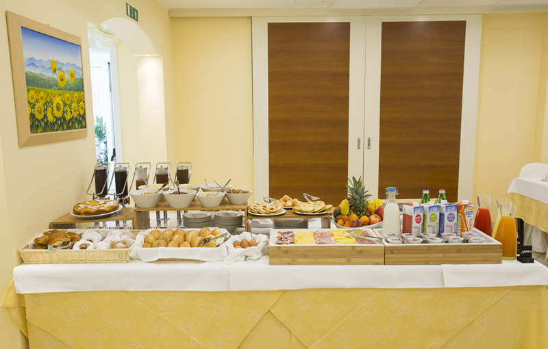 hotel riccione 3 stelle colazione dolce e salato