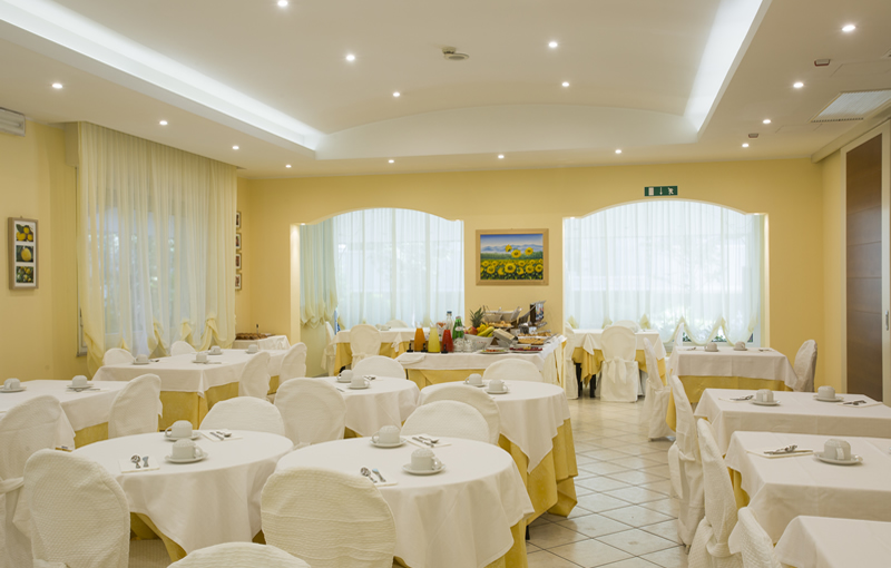 hotel riccione 3 stelle con sala ristorante climatizzata