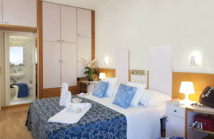 hotel riccione con camera con bagno privato