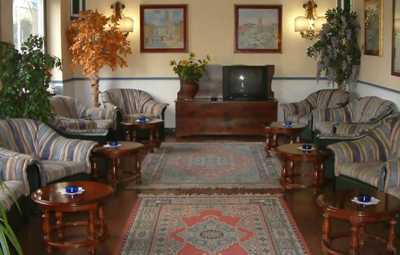 hotel riccione sala tv