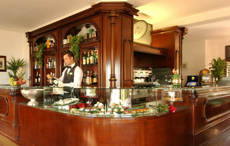 hotel riccione con bar