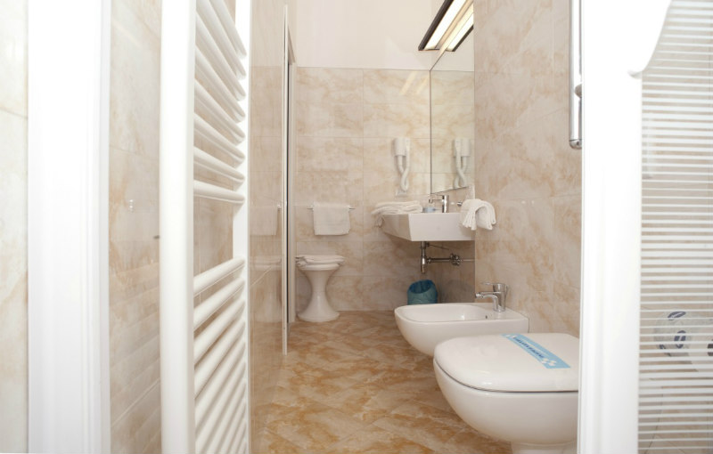 hotel riccione bagni rinnovati