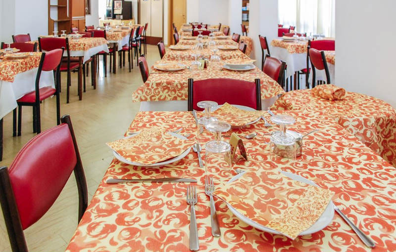 hotel riccione 2 stelle pensione completa