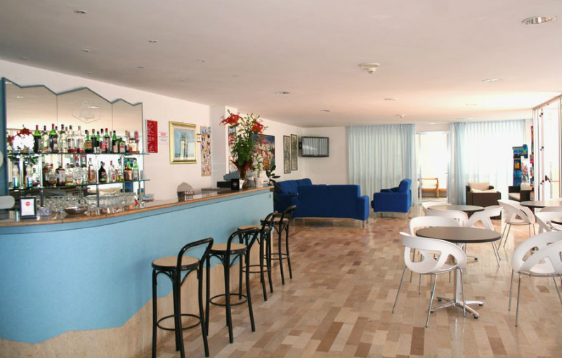 hotel riccione con bar