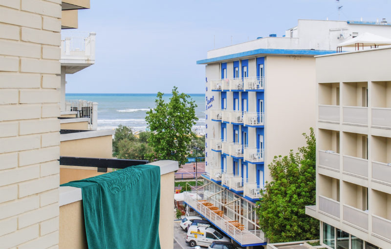 hotel riccione 2 stelle sul mare