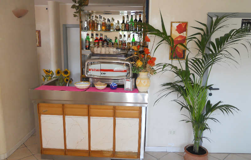 hotel riccione monti con bar