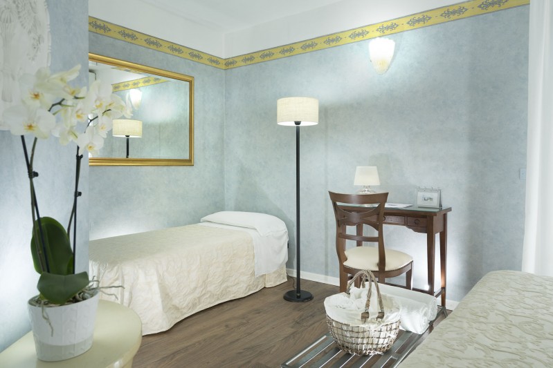 camere triple con balcone hotel riccione