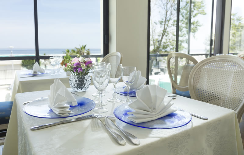 hotel riccione con sala ristorante climatizzata